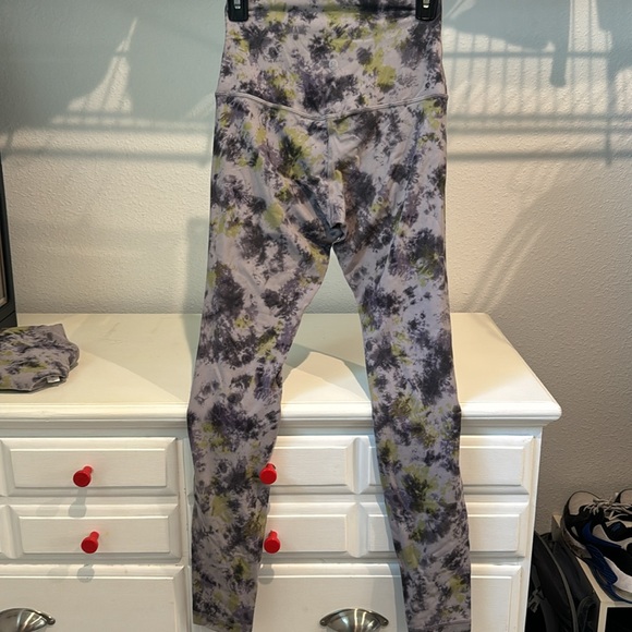 Lululemon Set, Top size 10, Bottoms size 6 - Picture 6 of 7